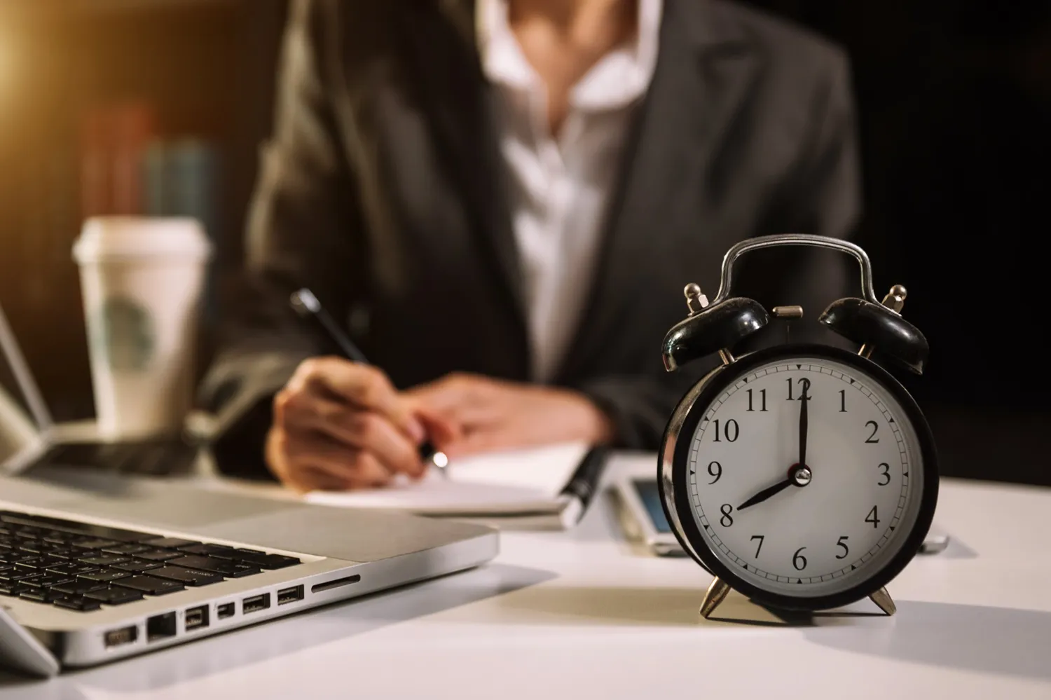 Relógio marca hora de saber se auxílio-doença pode ser acumulado com aposentadoria.